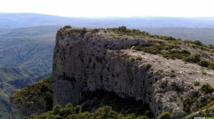 Nous sommes parti ce dimanche à la découverte de la maison des Légendes et les 3 grottes qui jalonnent cette randonnée, la grotte du Contrebandier, la grotte des Plaux (du Cabadou) et la grotte de Brunan.