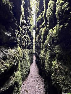 Les failles de Canalettes, l'arche et les grottes du plateau du Larzac