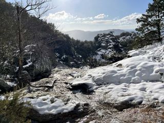 Trek dans la neige au sommet du massif du Caroux