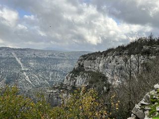 Le cirque de Navacelles, entre le causse du Blandas au nord et le causse du Larzac au sud