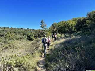 Randonnée à travers les chemins pastoraux traditionnels au Mas de Roussières