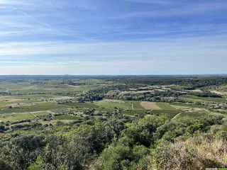 Fontès en vallée de l'Hérault, entre vignes et volcans