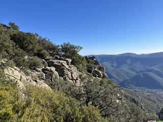 Sur le massif du Caroux, le portail des Cades et la cascade d'Albine