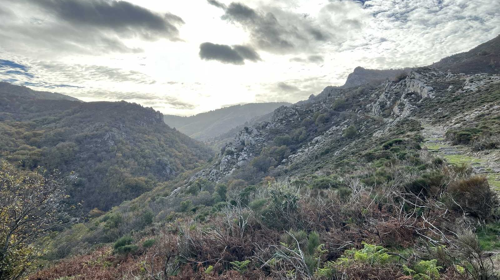 Randonnée sportive sur le massif de l’Espinouse à l'assaut de l'arête de Razigade