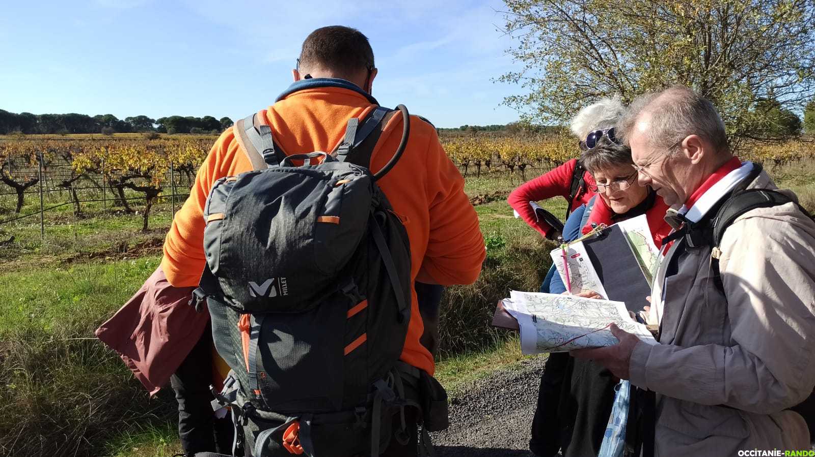 Lire une carte, observer le paysage et s'orienter à la boussole en randonnée