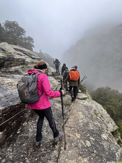 Randonnée dans les Gorges de Colombières : Beauté sauvage et mystère sous la brume